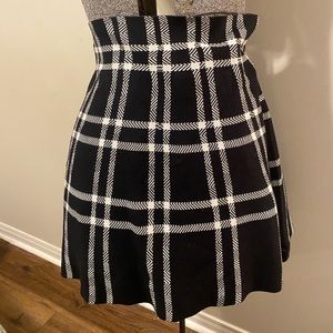 Pull-on knit plaid skirt